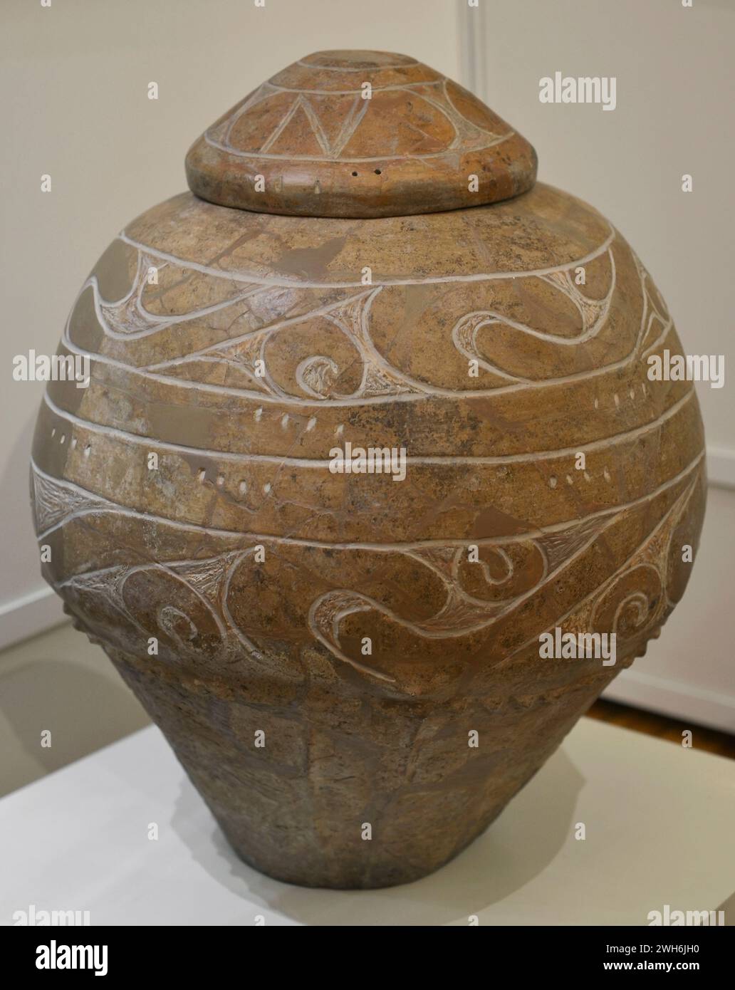 Ceramic storage vessel with a lid. Late Chalcolithic. Second half of the 5th millennium BC. From the tell site 'Skritata Mogila', Poroy, Burgas province, Bulgaria. National Archaeological Museum. Sofia. Bulgaria. Stock Photo