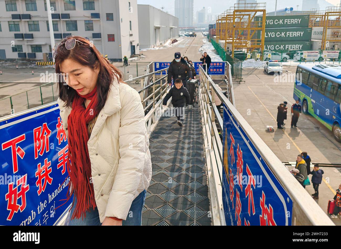 LIANYUNGANG, CHINA - FEBRUARY 8, 2024 - Passengers board a ship at the Lianyungang International Passenger Terminal in Lianyungang, East China's Jiang Stock Photo