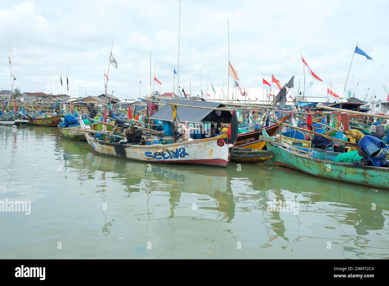 Lampung, Indonesia, 07 October 2022: Fishing boat on the beach, this boat is used as a small crab fishing boat by local Indonesian fishermen. parked o Stock Photo