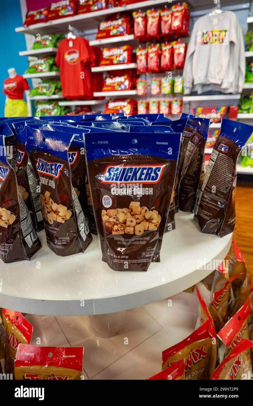 Snickers hi-res stock photography and images - Alamy