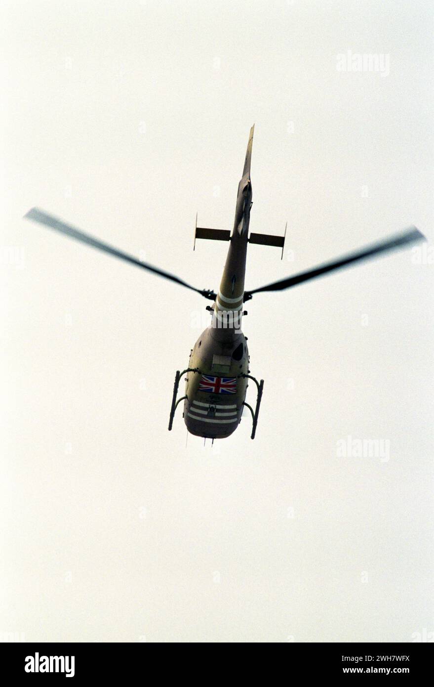 6th March 1991 A British Army Air Corps Gazelle AH.Mk1 helicopter flies overhead in Kuwait City. Stock Photo