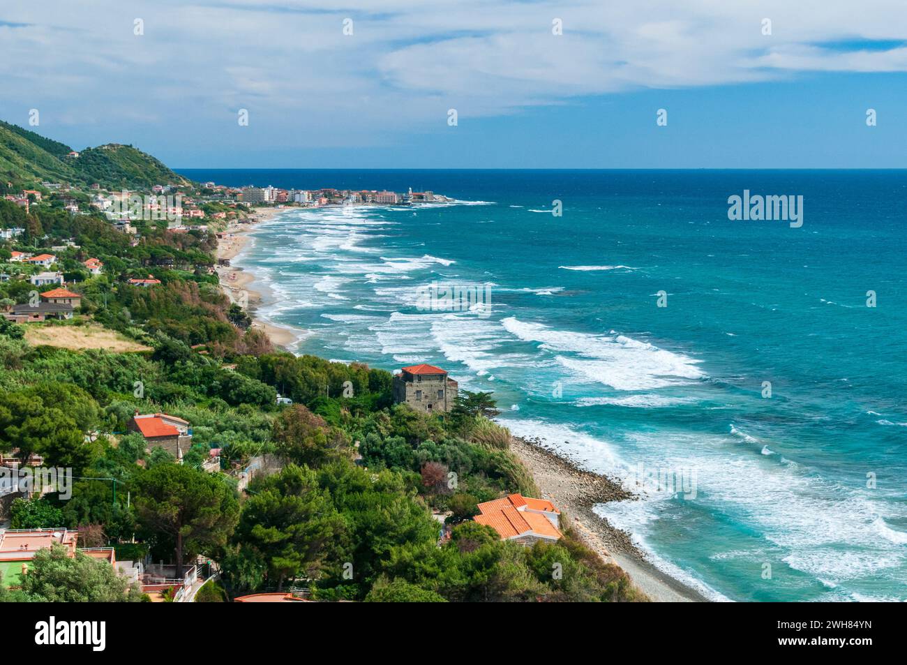 Die Mittelmeerküste von Acciaroli auf dem Cilento ein Hotspot für windsurfer Stock Photo