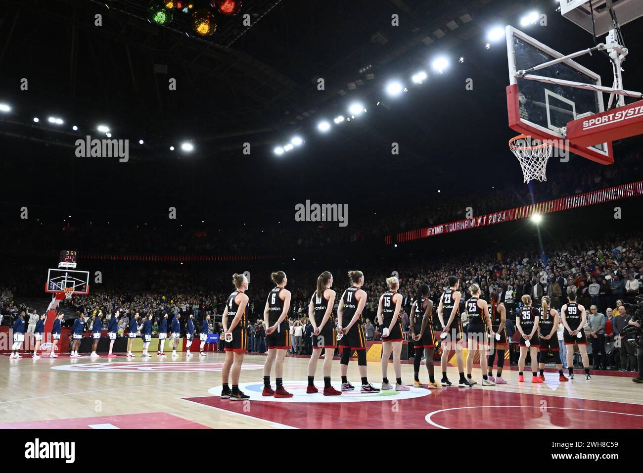 Antwerp, Belgium. 08th Feb, 2024. The teams ahead of a basketball match between Belgian national women team 'the Belgian Cats' and the USA, Thursday 08 February 2024 in Antwerp, during the FIBA Women's basketball qualification tournament for the 2024 Summer Olympics in Paris, France. BELGA PHOTO DIRK WAEM Credit: Belga News Agency/Alamy Live News Stock Photo