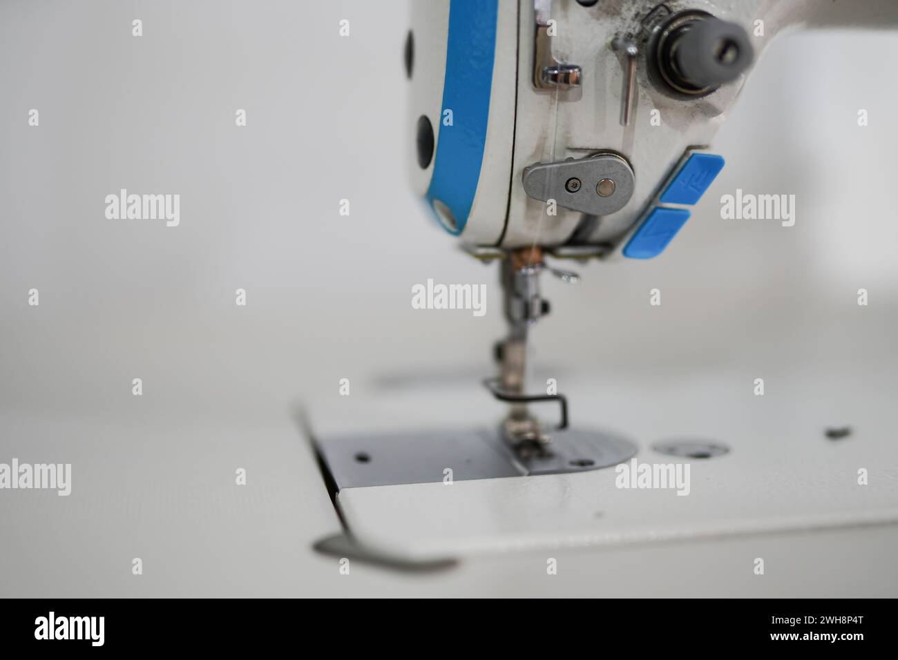 Sew on sewing machine close hi-res stock photography and images - Alamy