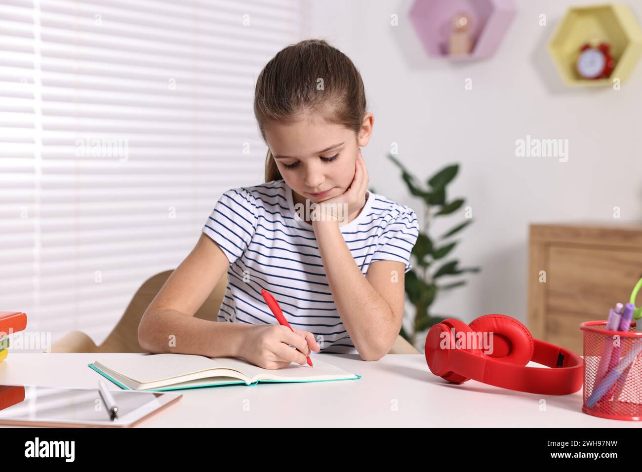 Girl taking notes remote learning hi-res stock photography and images ...
