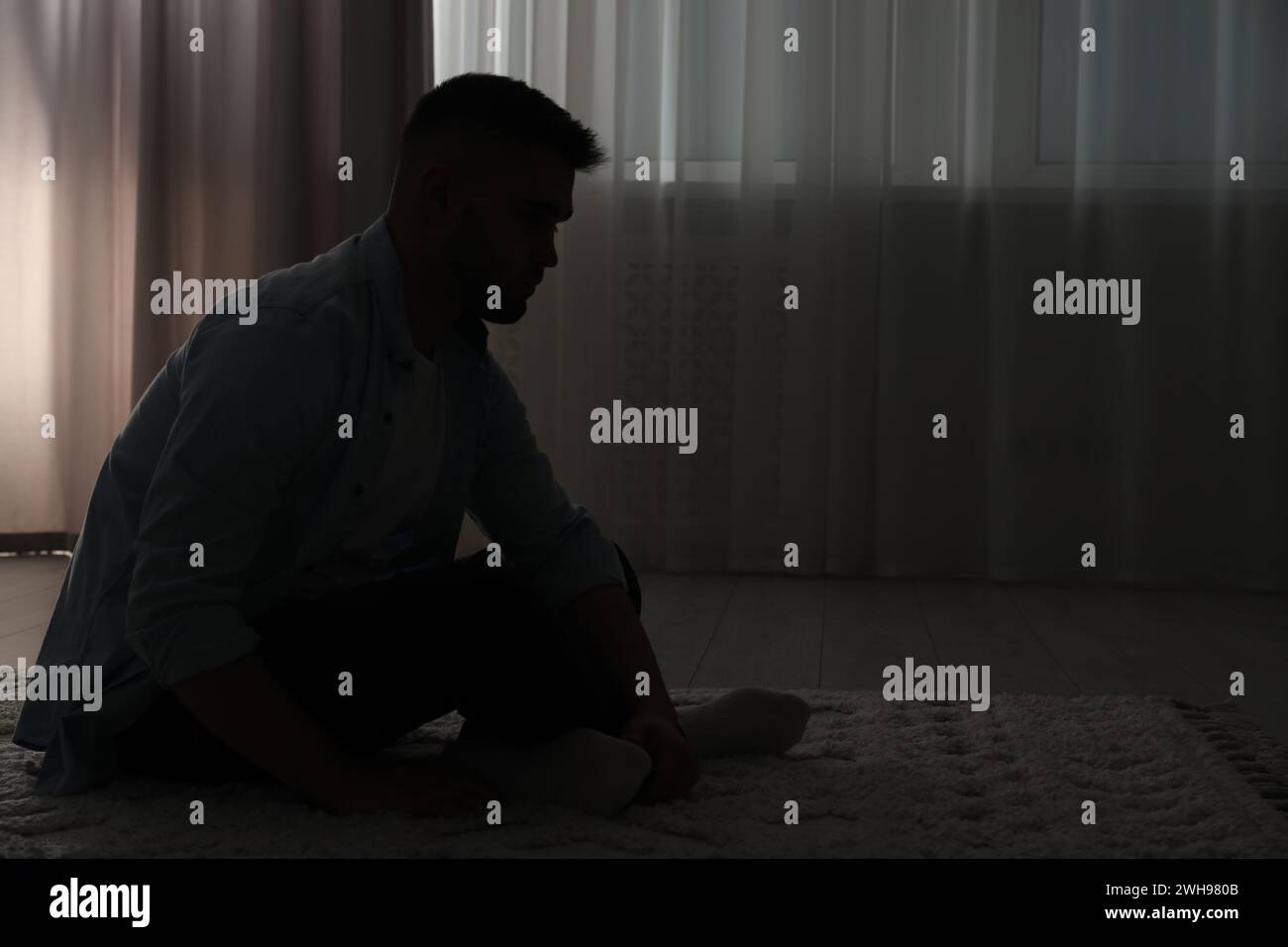 Man in dark room hi-res stock photography and images - Alamy