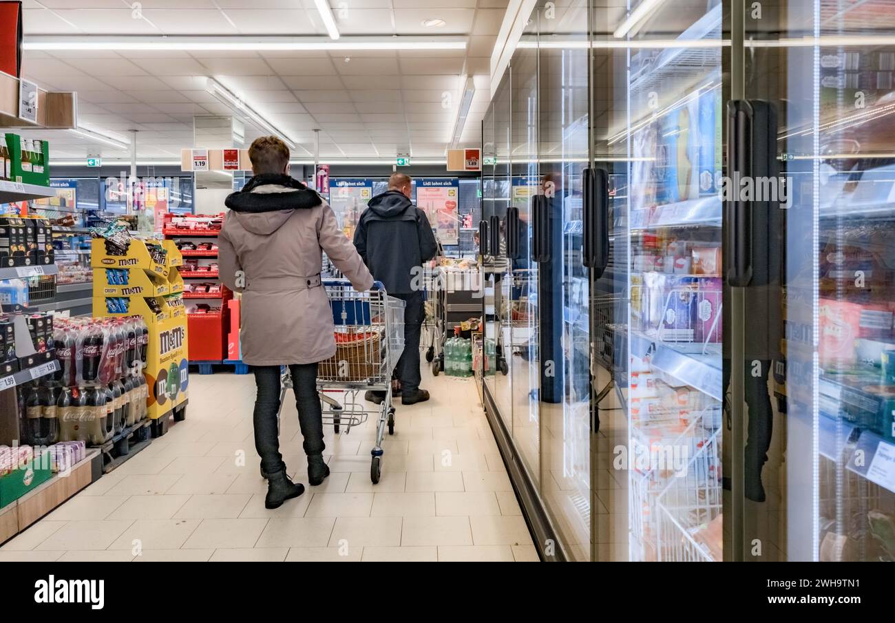 Hamburg, Germany. 06th Feb, 2024. Customers stand at the checkout in a