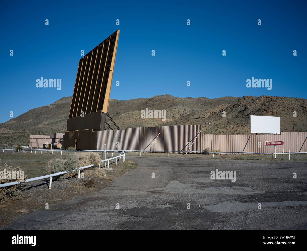 Abandoned DriveIn Movie Theater, Barstow California Stock Photo Alamy