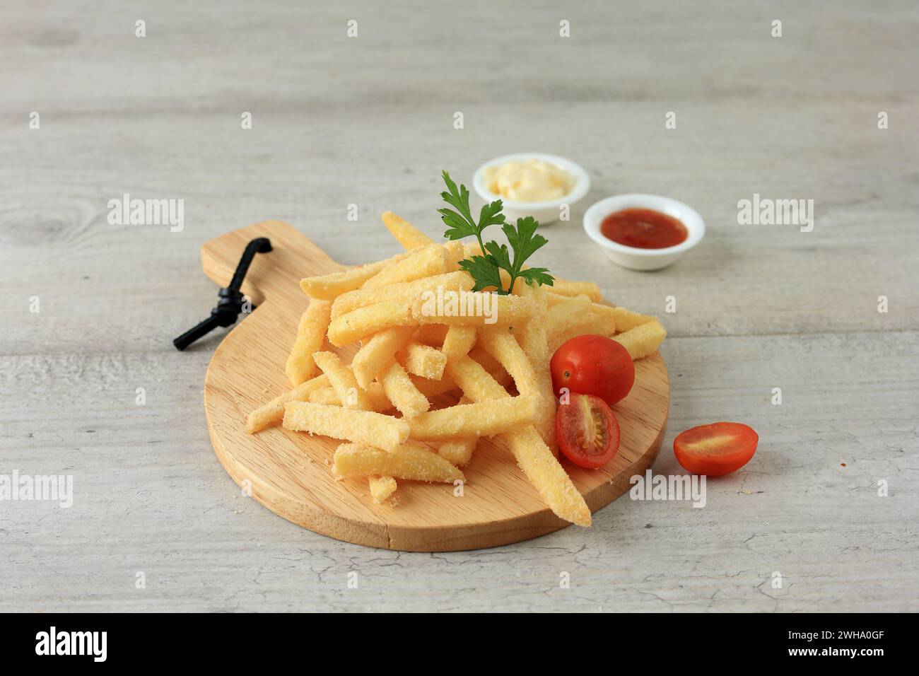 Potato Stick Frensch Fries Shoestring with Mayo and Tomato Sauce, Deep