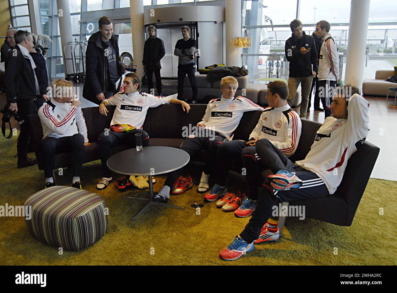 KASTRUP/COPENHAGEN/DENMARK   Danish football teams player in mixed zone relaxing and talking to danish sports media at Hilton Airport Hotel today dpat Stock Photo