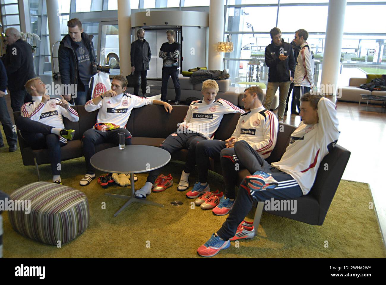 KASTRUP/COPENHAGEN/DENMARK   Danish football teams player in mixed zone relaxing and talking to danish sports media at Hilton Airport Hotel today dpat Stock Photo