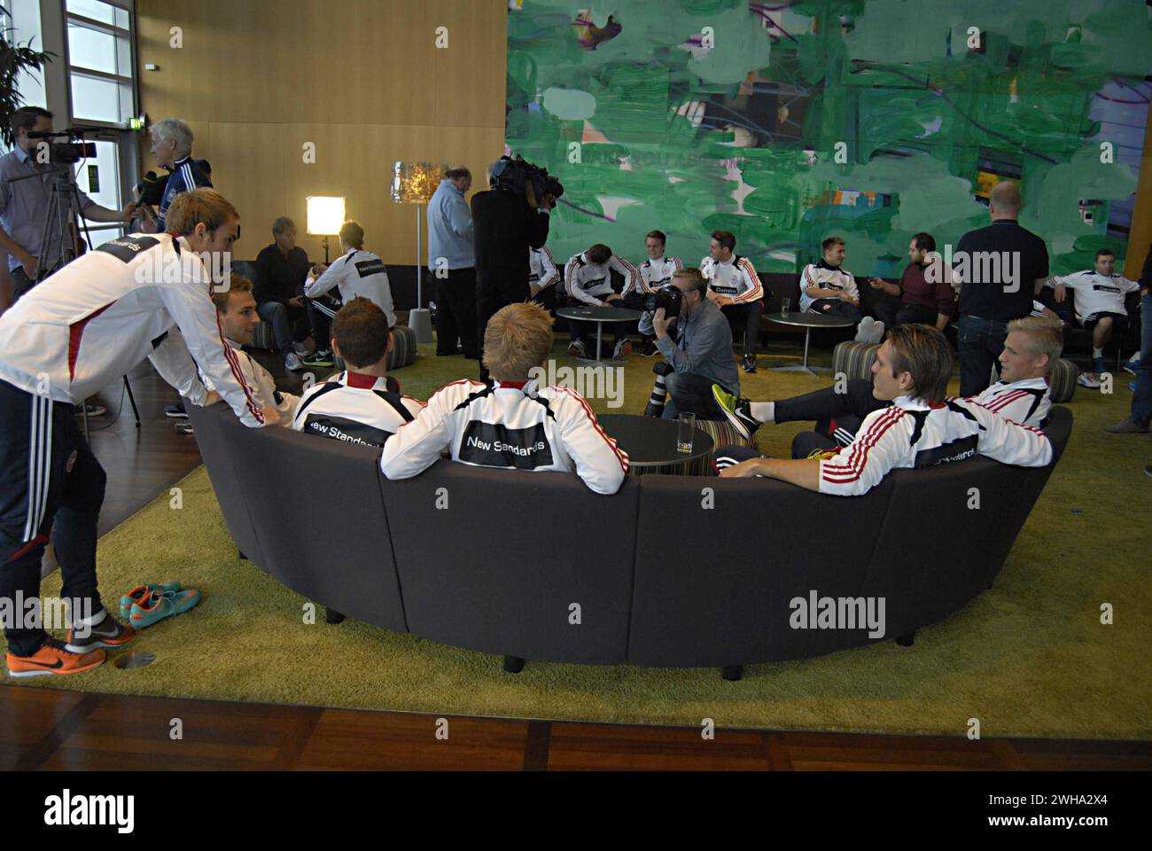 KASTRUP/COPENHAGEN/DENMARK   Danish football teams player in mixed zone relaxing and talking to danish sports media at Hilton Airport Hotel today dpat Stock Photo