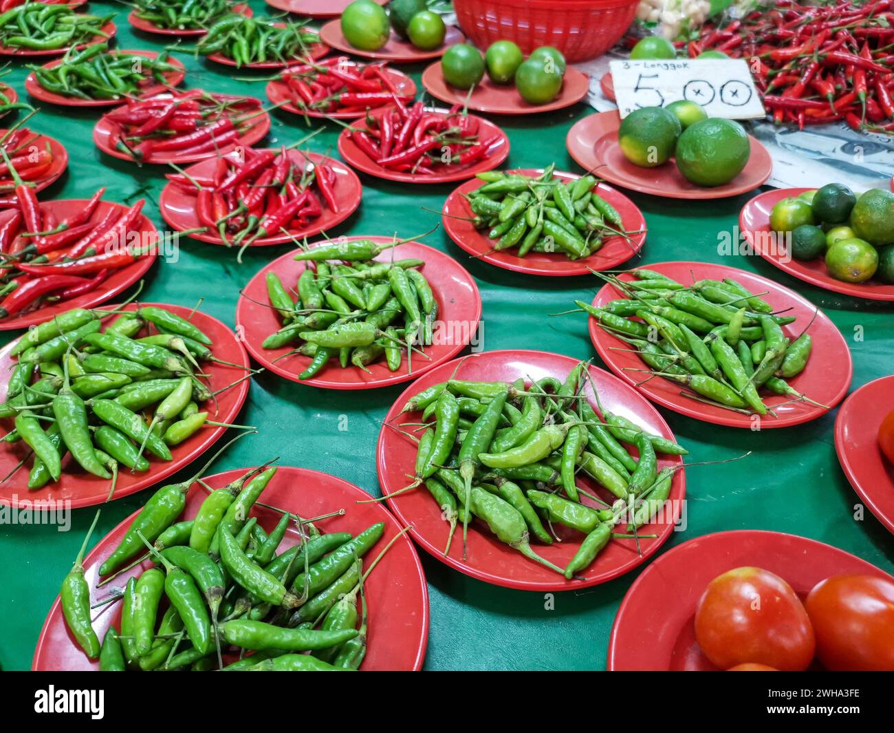 Green and red hot chilli peppers at the market Stock Photo - Alamy