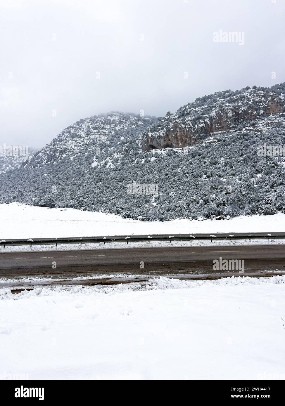Rocky country road hi-res stock photography and images - Alamy