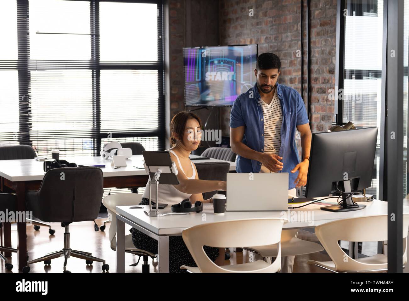 Business casual man woman hi-res stock photography and images - Alamy