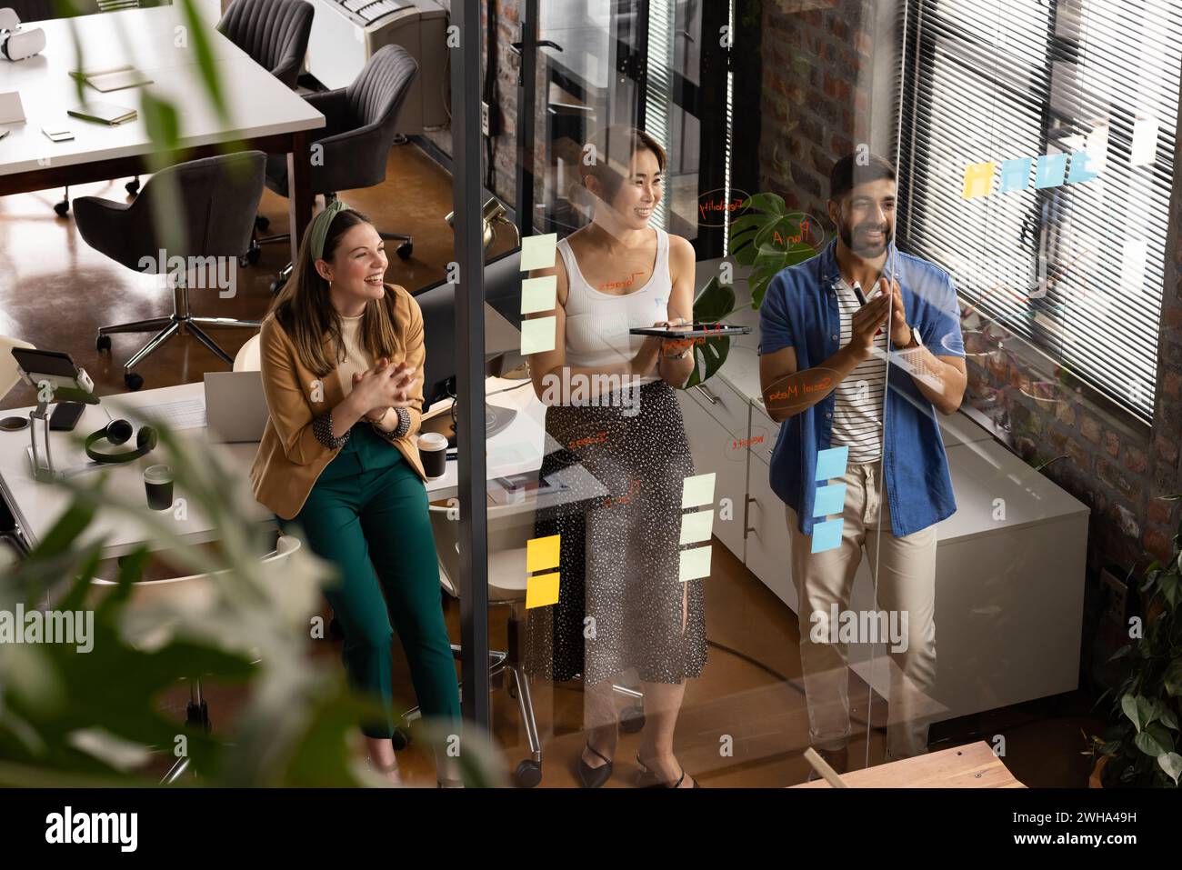 Business casual man woman hi-res stock photography and images - Alamy