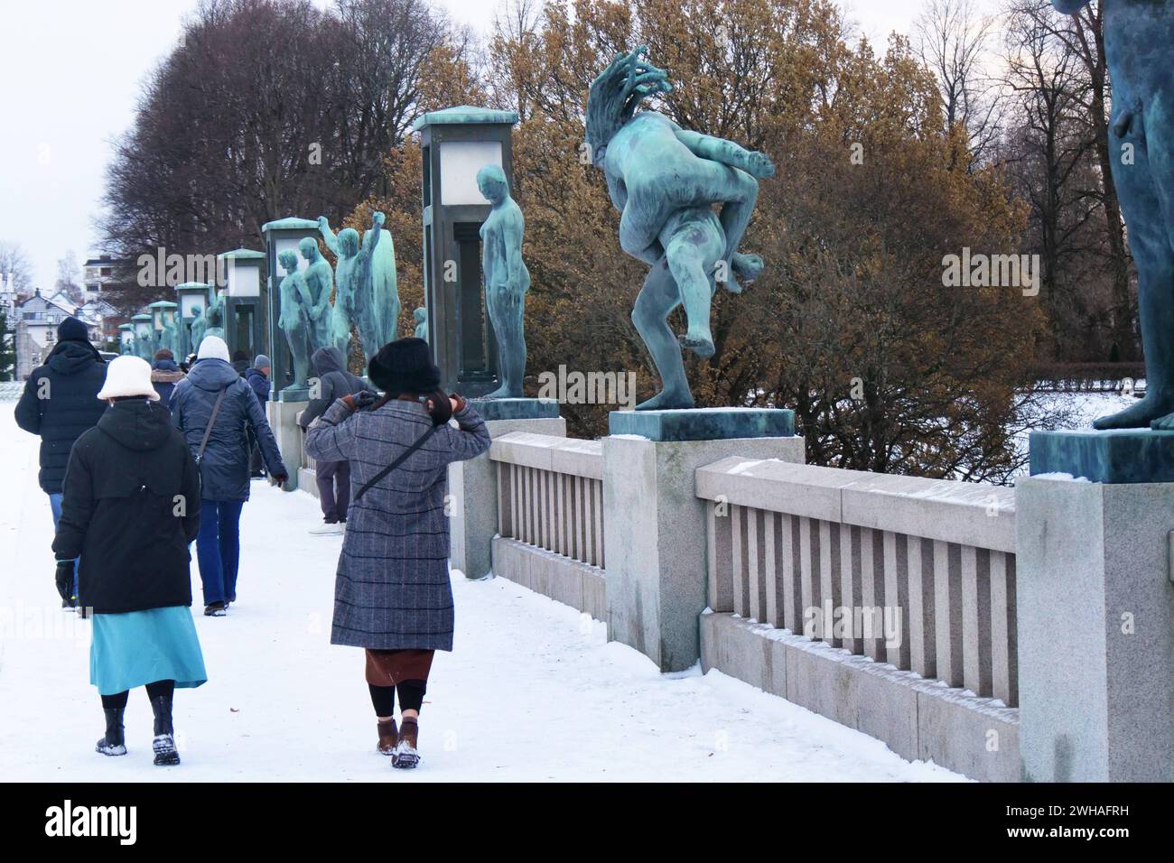 Fotorundgang durch den verschneiten Figurenpark des grossen ...