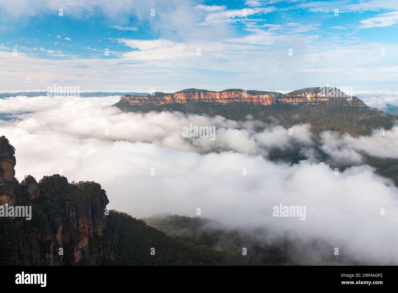 Blue mountain australia walkers hi-res stock photography and images - Alamy