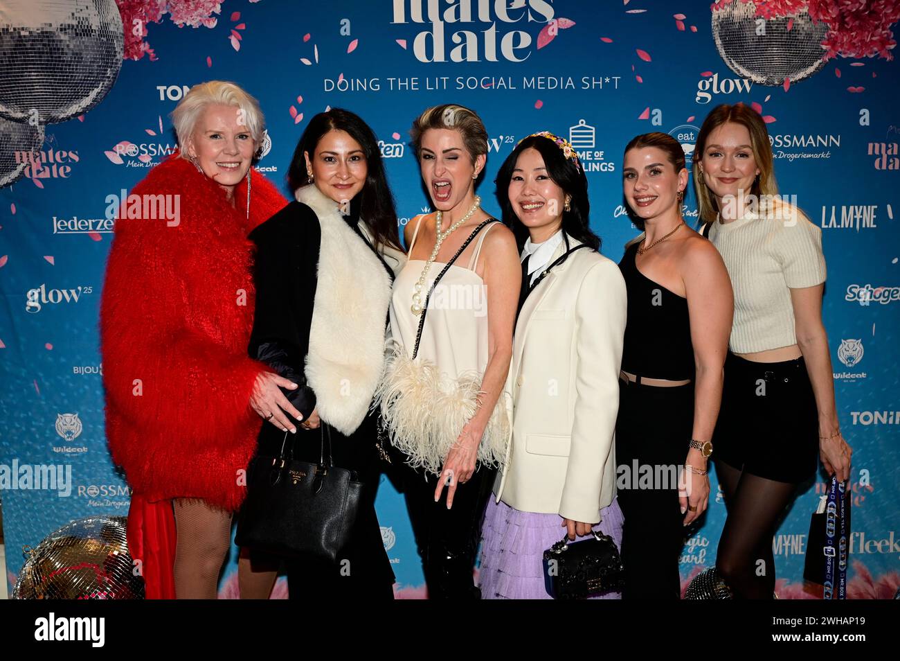 Tukli mushuklar bilan jinsiy aloqa Yekaterinburgdagi qora fohishalar