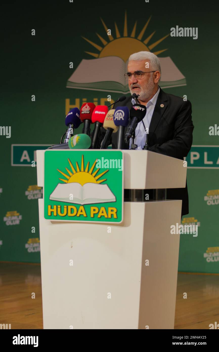 February 8, 2024: Gaziantep, Turkiye. 08 February 2024. The leader of the Al-Huda Party, Zekeriya YapÄ±cÄ±oÄŸlu, speaks at the Martyr Kamil Cultural Center in the Turkish city of Gaziantep. The speech was part of the promotional program for candidates for the forthcoming municipal elections in Turkiye (Credit Image: © Zakariya Yahya/IMAGESLIVE via ZUMA Press Wire) EDITORIAL USAGE ONLY! Not for Commercial USAGE! Stock Photo