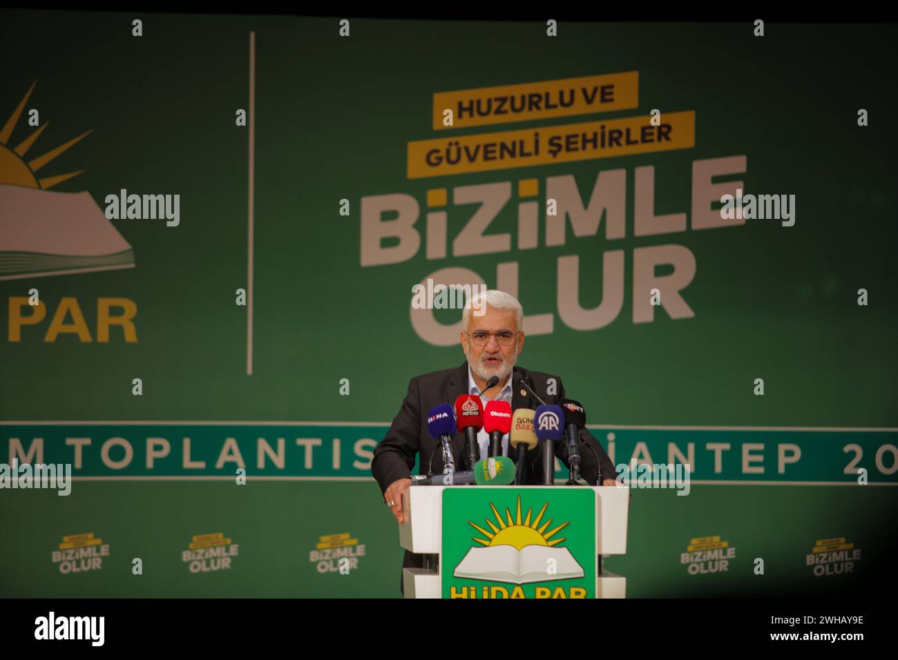 February 8, 2024: Gaziantep, Turkiye. 08 February 2024. The leader of the Al-Huda Party, Zekeriya YapÄ±cÄ±oÄŸlu, speaks at the Martyr Kamil Cultural Center in the Turkish city of Gaziantep. The speech was part of the promotional program for candidates for the forthcoming municipal elections in Turkiye (Credit Image: © Zakariya Yahya/IMAGESLIVE via ZUMA Press Wire) EDITORIAL USAGE ONLY! Not for Commercial USAGE! Stock Photo