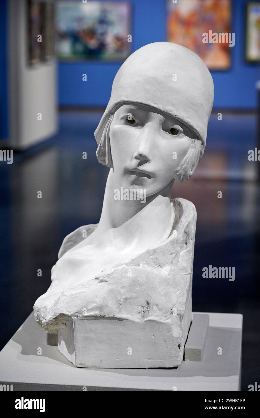 Piccolo sogno, ritratto di fanciulla con cappellino gesso Eugenio