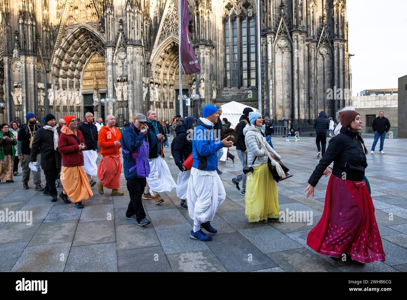 members of the Movement of Hare Krishna singing and dancing in front of the cathedral, Cologne, Germany. ###EDITORIAL USE ONLY##  Mitglieder der Hare- Stock Photo