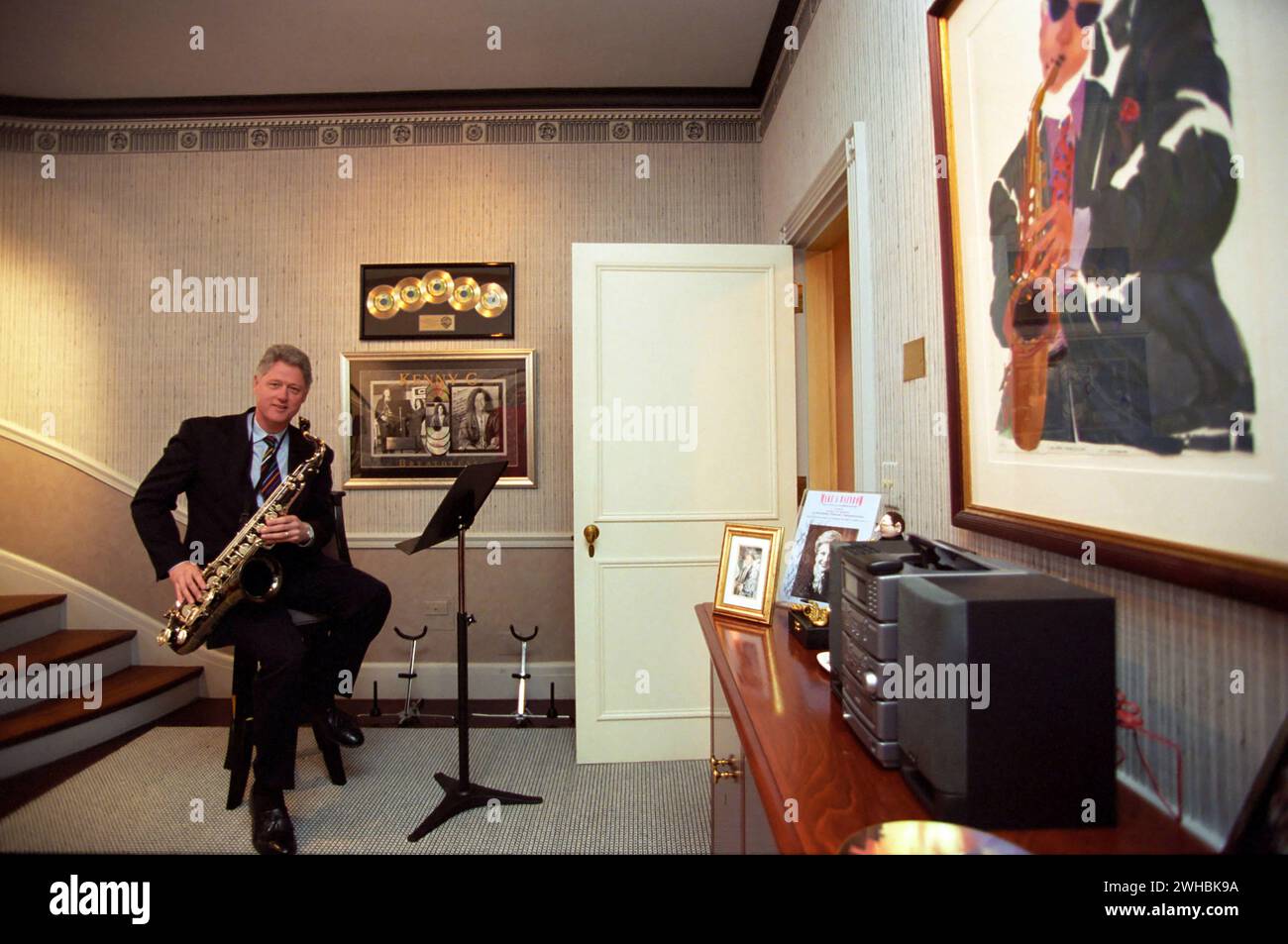 Bill Clinton in the White House Music Room - Photo by Bob McNeely and White House Photograph Office Stock Photo