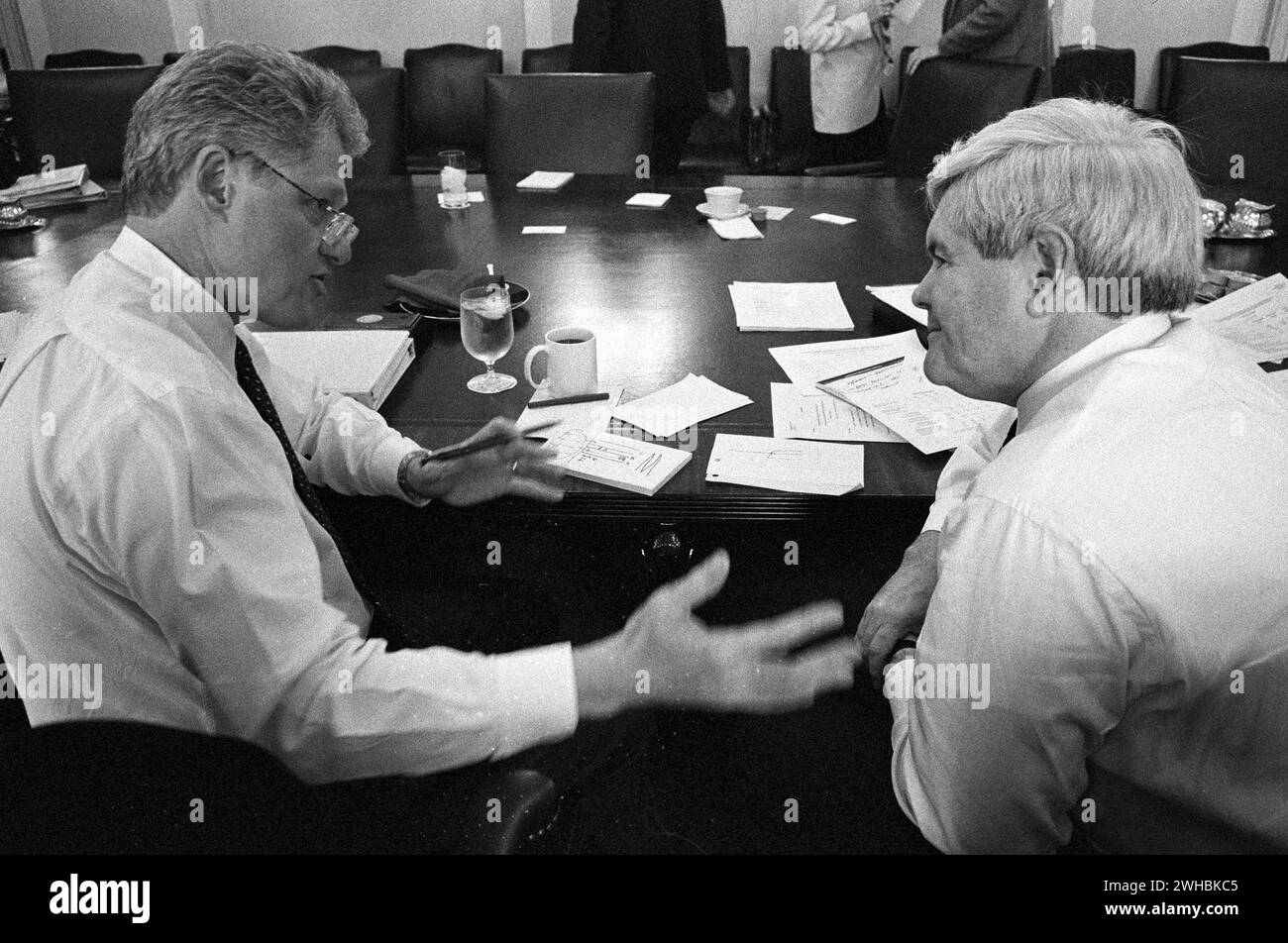 President Bill Clinton and Newt Gingrich in Congressional budget meeting, december 1995 Stock Photo