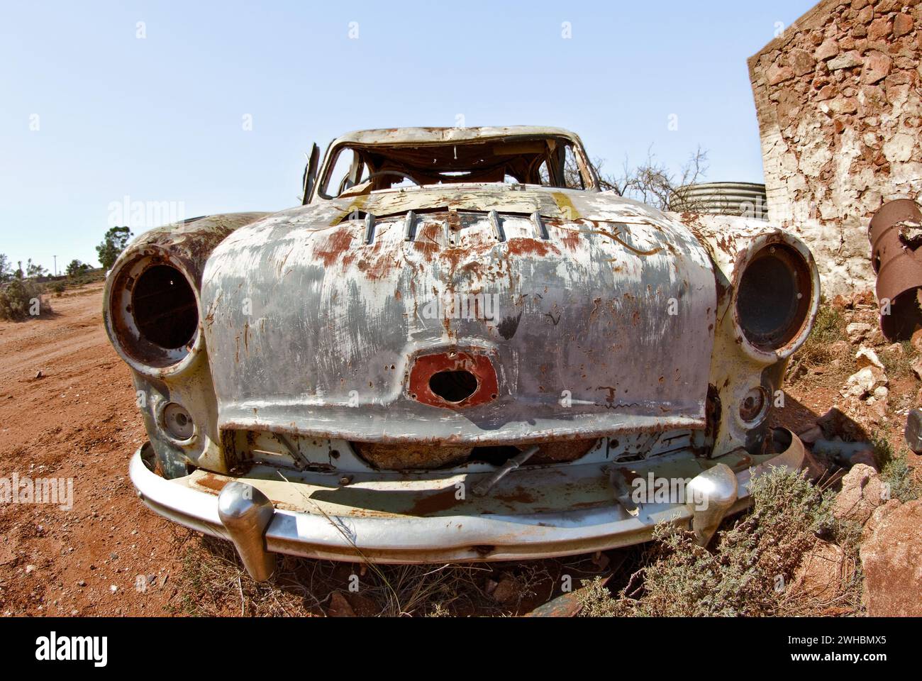 Old car in the desert Stock Photo - Alamy