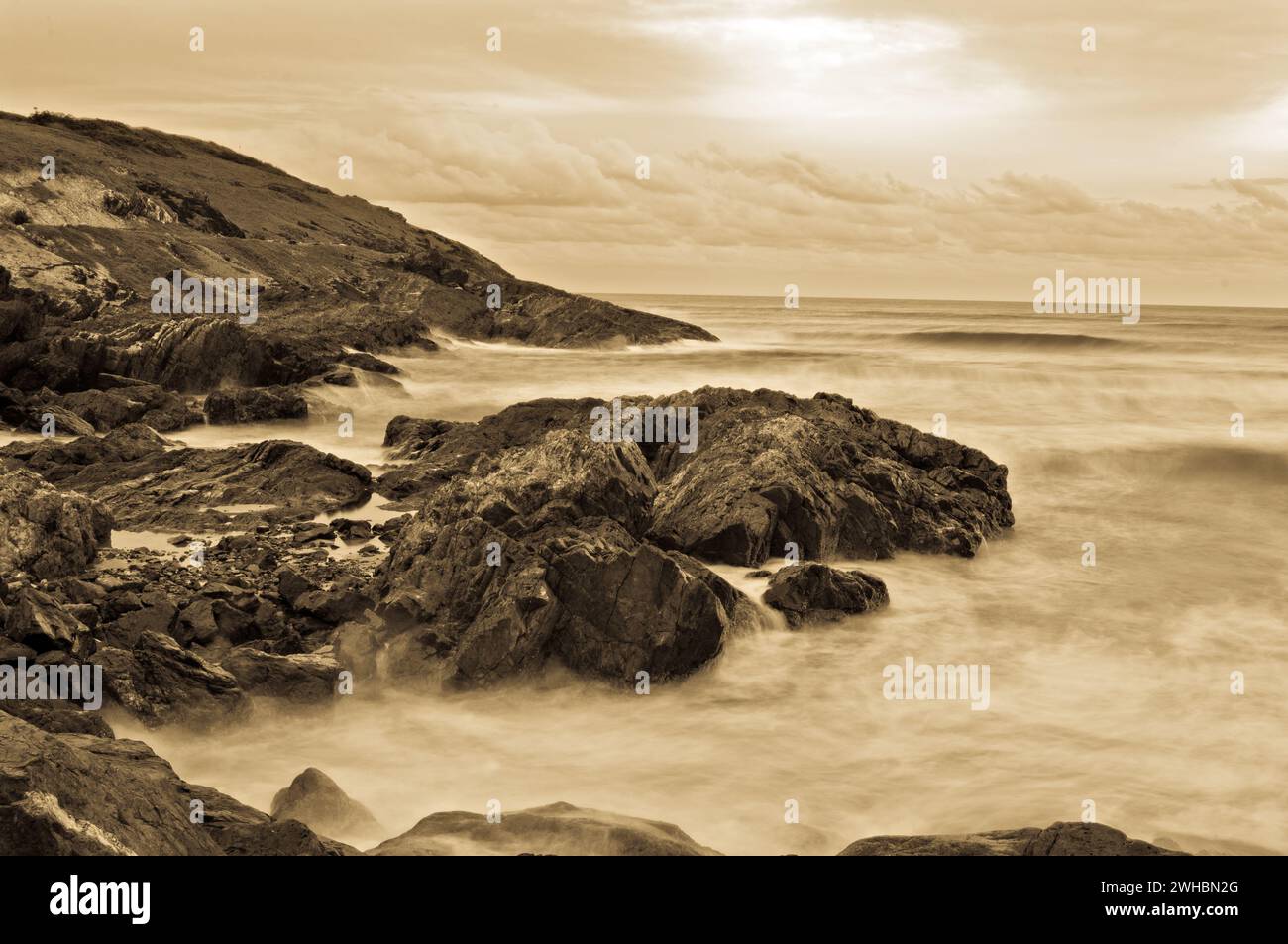 Ocean Rocks Soft Soft water on rocks Stock Photo - Alamy