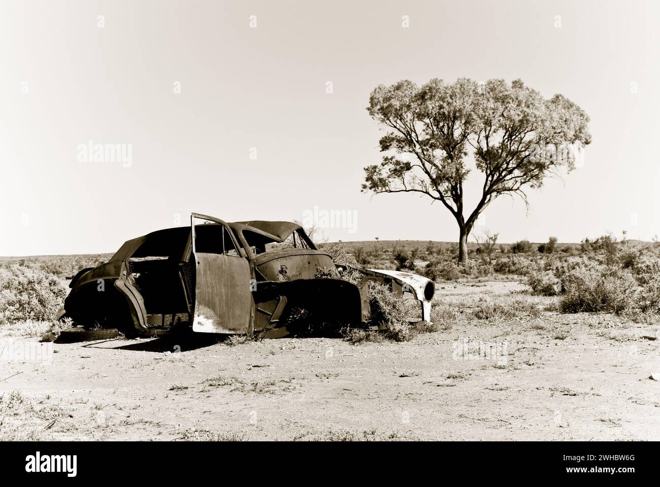 Old car in the desert Stock Photo - Alamy