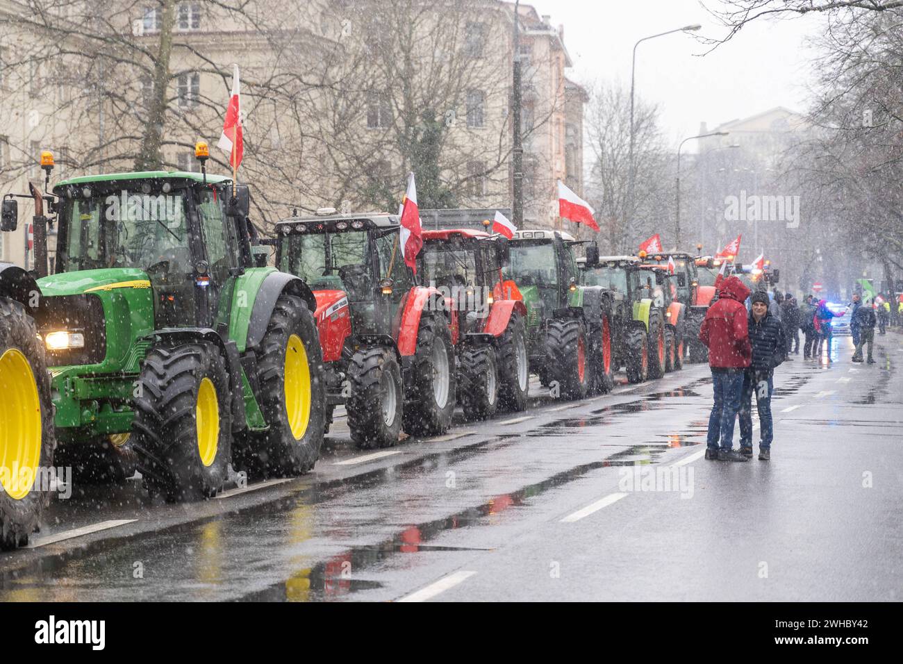 Tractors of Polish farmers slow down traffic in the town Poznan. Around 3k tractors took part in the protest against the inflow of agricultural products into the European Union from Ukraine Farmers protest in Poznan, Poland, February 9, 2024 Copyright: xMarekxAntonixIwanczukx MAI05833 Stock Photo