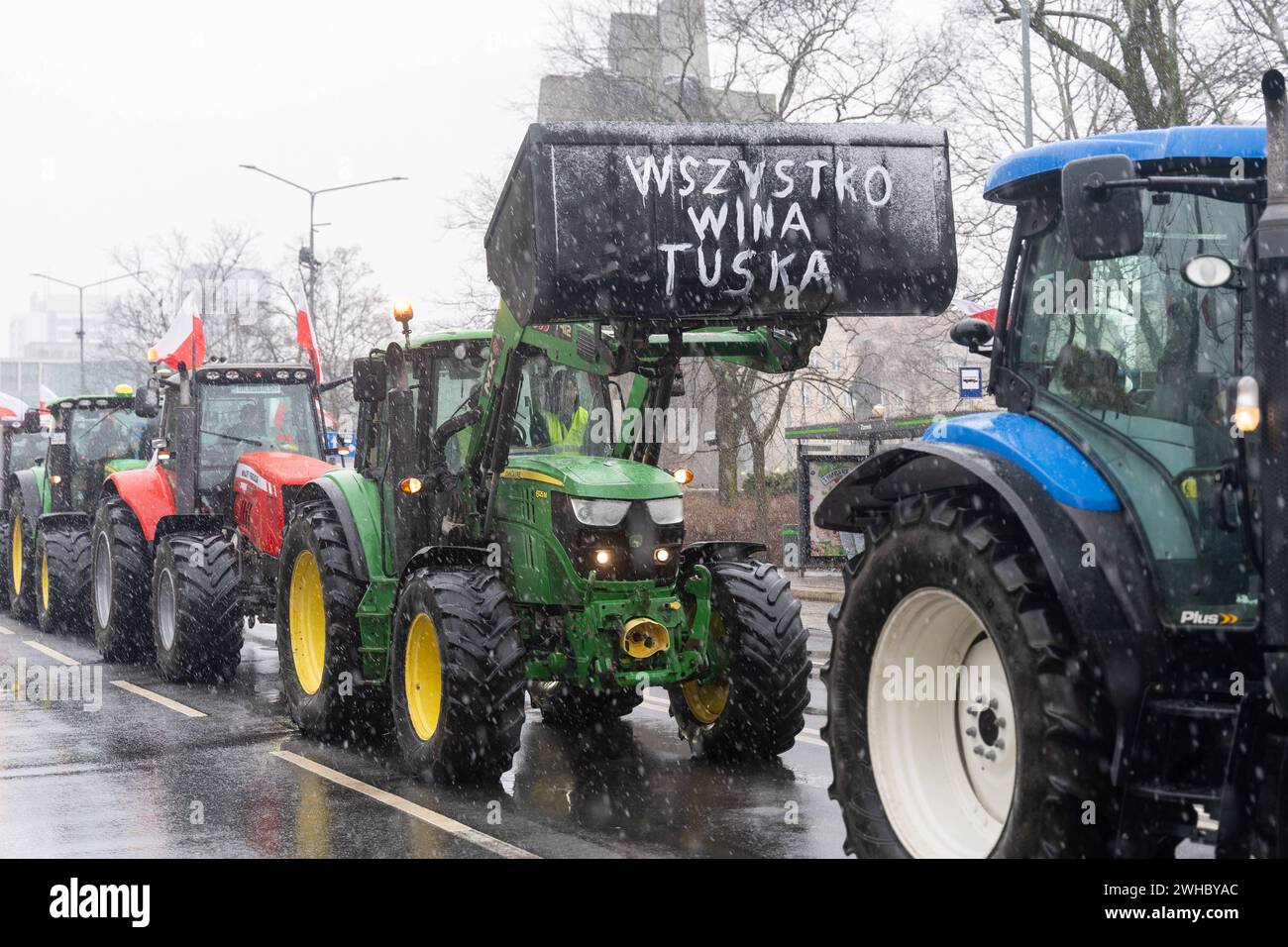 Tractors of Polish farmers slow down traffic in the town Poznan. Around 3k tractors took part in the protest against the inflow of agricultural products into the European Union from Ukraine Farmers protest in Poznan, Poland, February 9, 2024 Copyright: xMarekxAntonixIwanczukx MAI05885 Stock Photo
