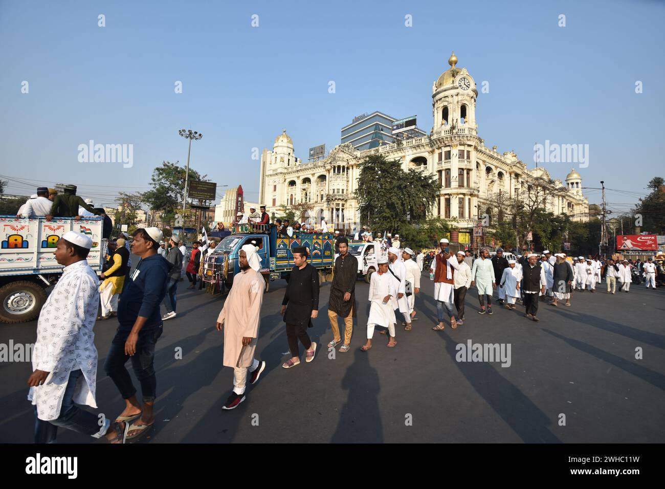 kolkata india 09th feb 2024 292024 amidst escalating concerns over the gyanvapi mosque issue west bengal state jamiat e ulama organized a procession in kolkata led by cabinet minister maulana siddiqullah chowdhury thousands of muslims rallied to safeguard mosques madrassas cemeteries eidgahs and khanqahs nationwide the event highlighted the communitys commitment to preserving religious sanctuaries and promoting communal harmony photo by biswarup gangulypacific presssipa usa credit sipa usaalamy live news 2WHC11W