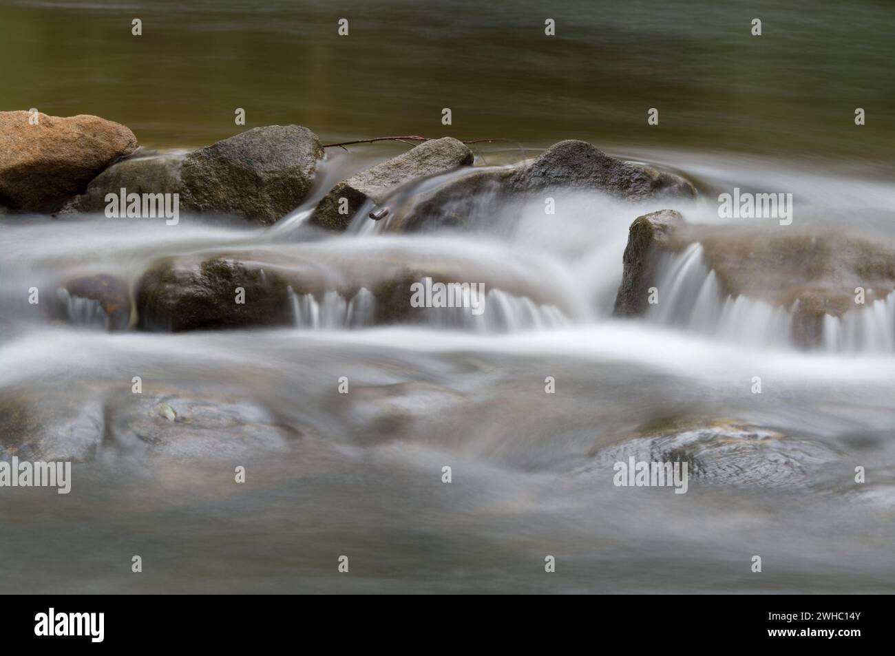 Boulders and water hi-res stock photography and images - Alamy