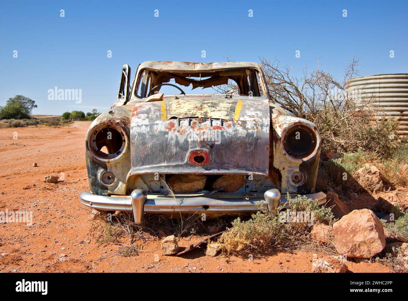 Old car in the desert Stock Photo - Alamy