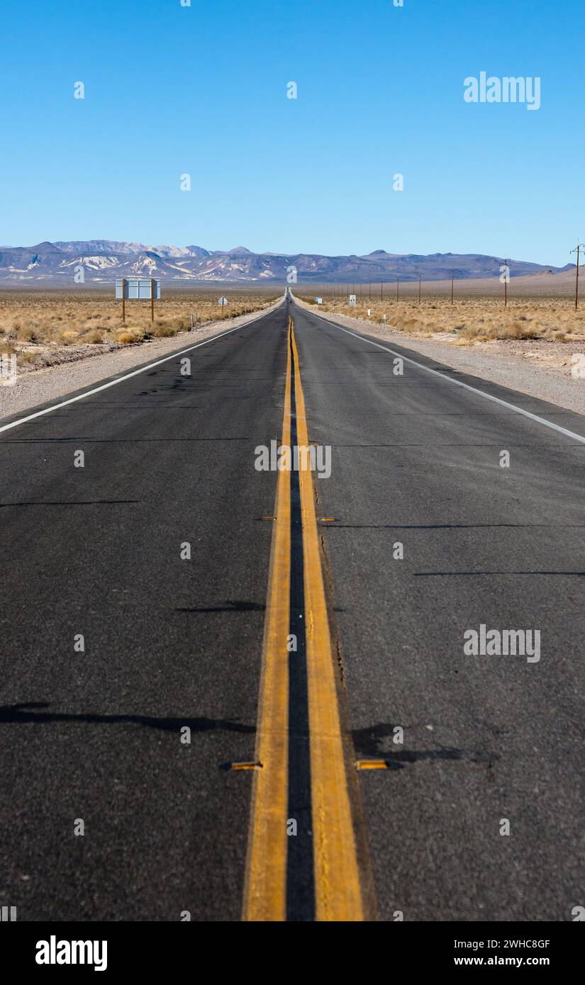 state route 190 highway road to death valley Stock Photo Alamy