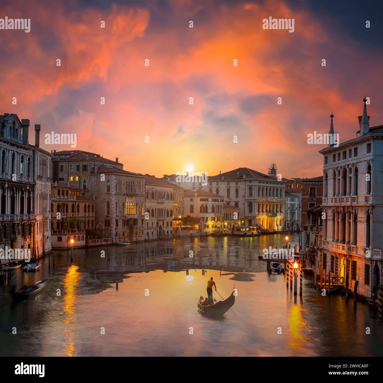 Grand canal buildings lights hi-res stock photography and images - Alamy