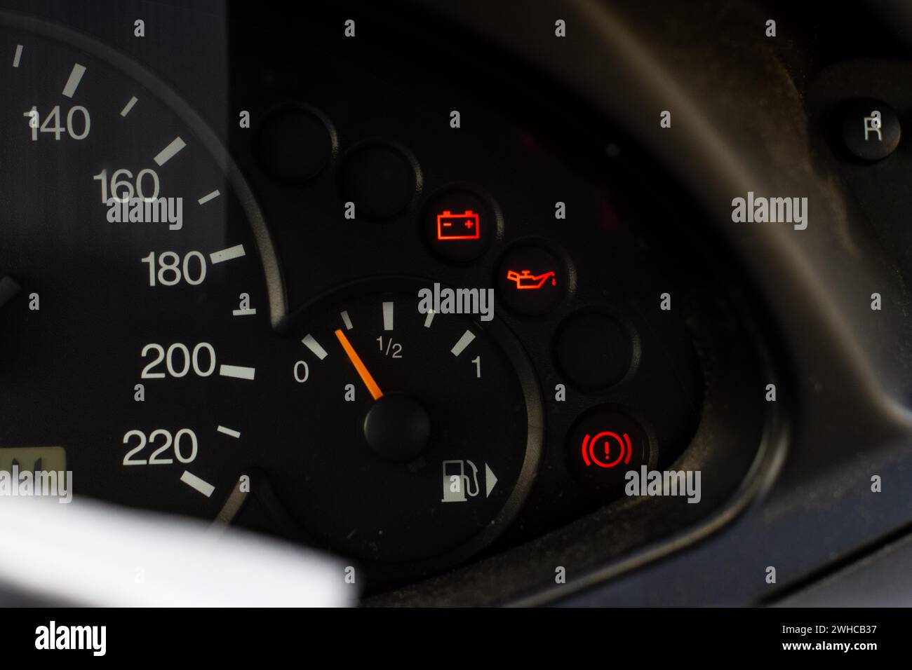 Screen display of car status warning light on dashboard panel symbols
