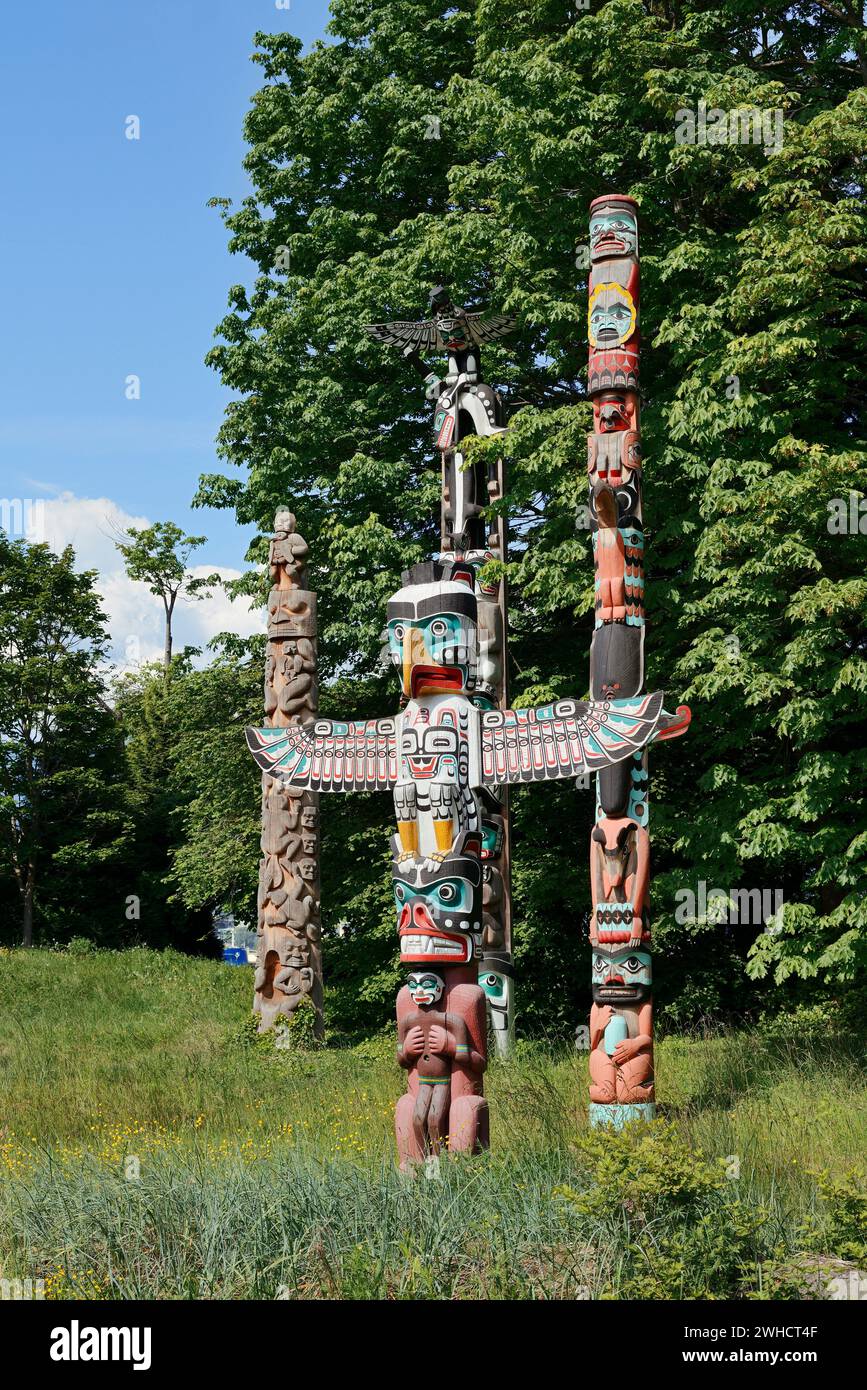 Totem Pole, Thunderbird House Post Totem Pole, Stanley Park, Vancouver, British Columbia, Canada Stock Photo