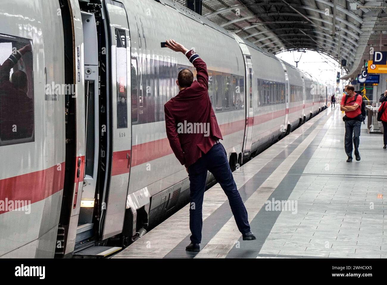 Signal check hi-res stock photography and images - Alamy