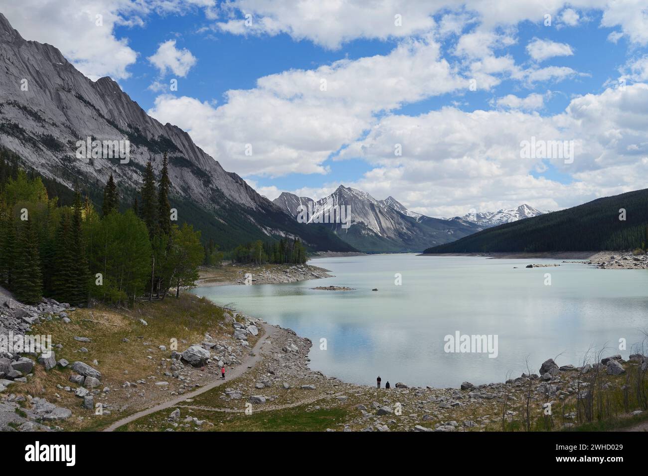 canada-medicine-lake-hi-res-stock-photography-and-images-alamy