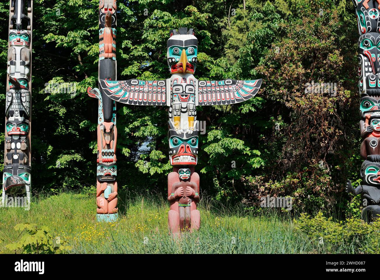 Totem Pole, Thunderbird House Post Totem Pole, Stanley Park, Vancouver, British Columbia, Canada Stock Photo