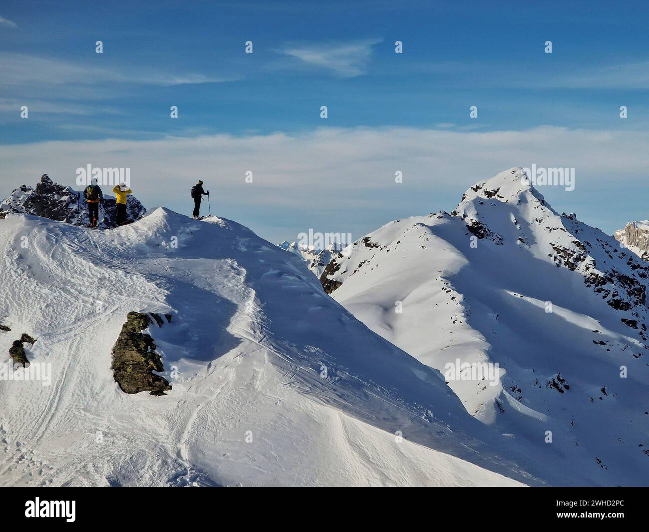 Austria, Vorarlberg, Montafon, Gargellen, Vergaldental, Silvretta, Vergaldner Schneeberg (2588 m), ski tour group at the summit, background Ritzenspitze Stock Photo