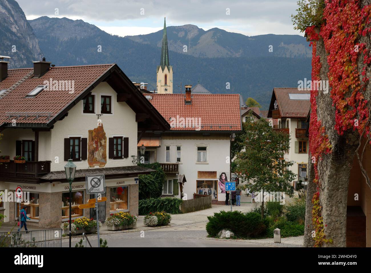 Partenkirchen district with view of the parish church of the Assumption of the Virgin Mary, Garmisch-Partenkirchen, Upper Bavaria, Bavarian Alps, Werdenfelser Land, Bavaria, Germany Stock Photo