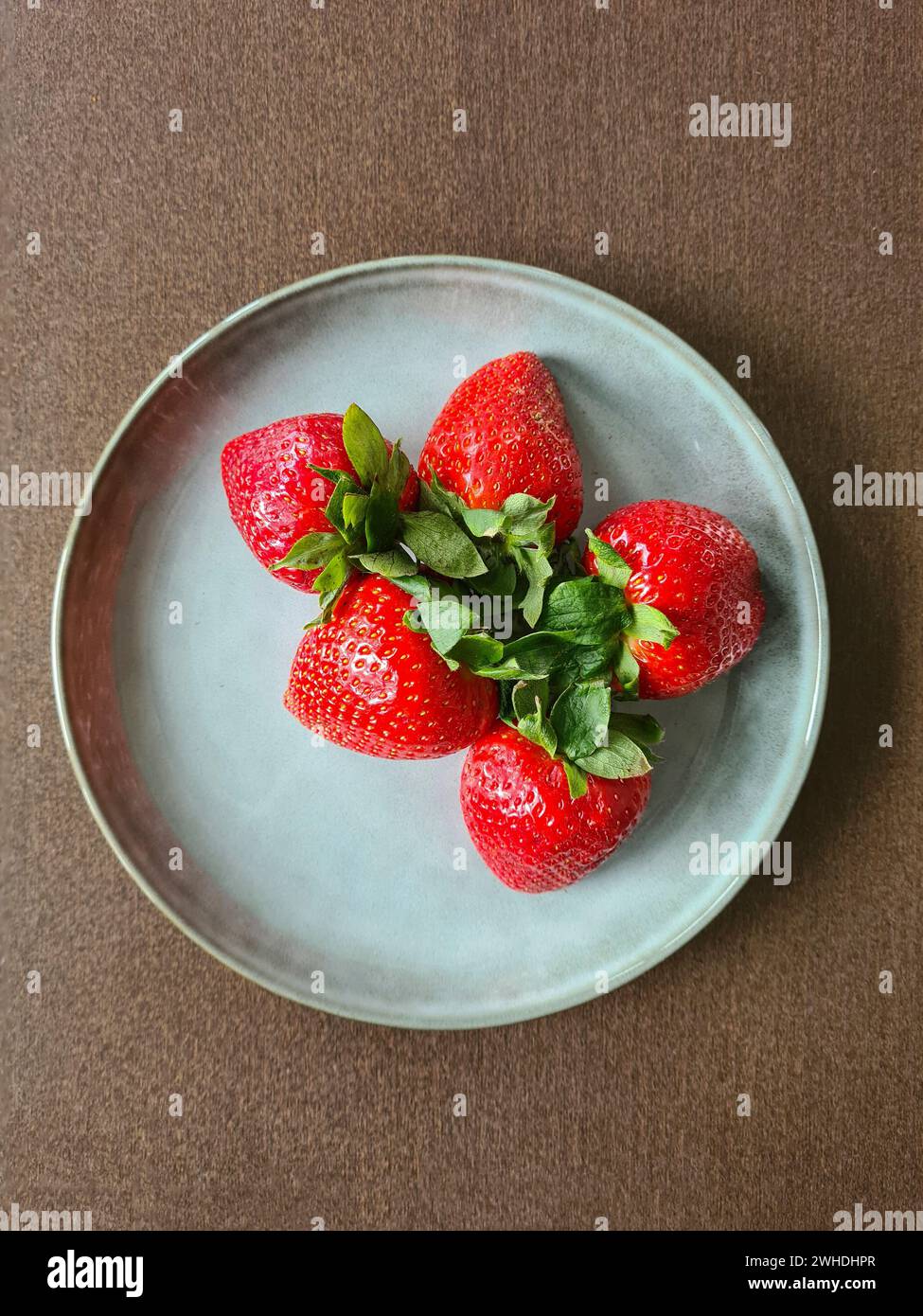 Studio shot fresh strawberries hi-res stock photography and images - Alamy