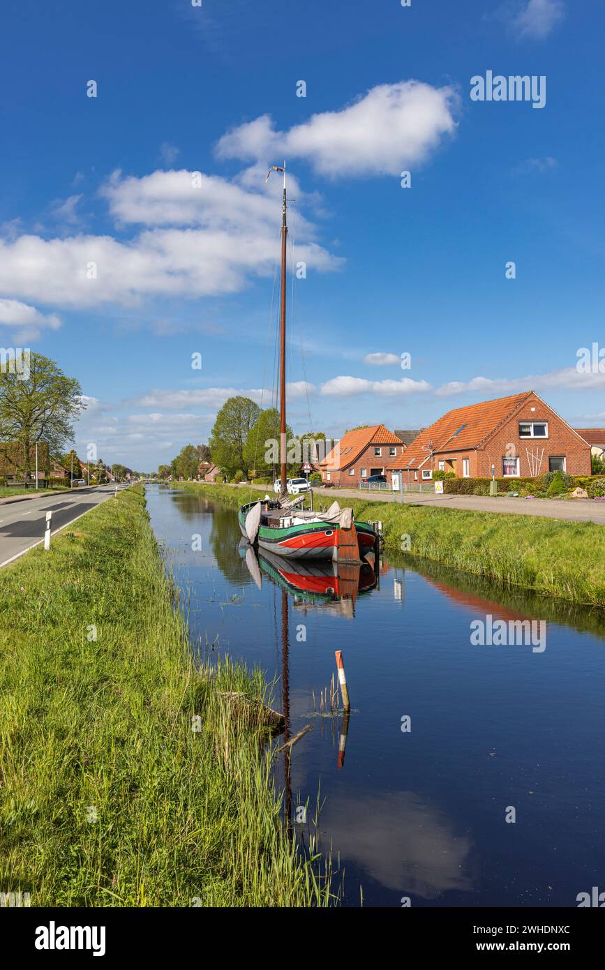 Groï¬‚efehnkanal, boat, sailing jalk ëFraukeë, Groï¬‚efehn, East Frisia, Aurich district, Lower Saxony, Stock Photo