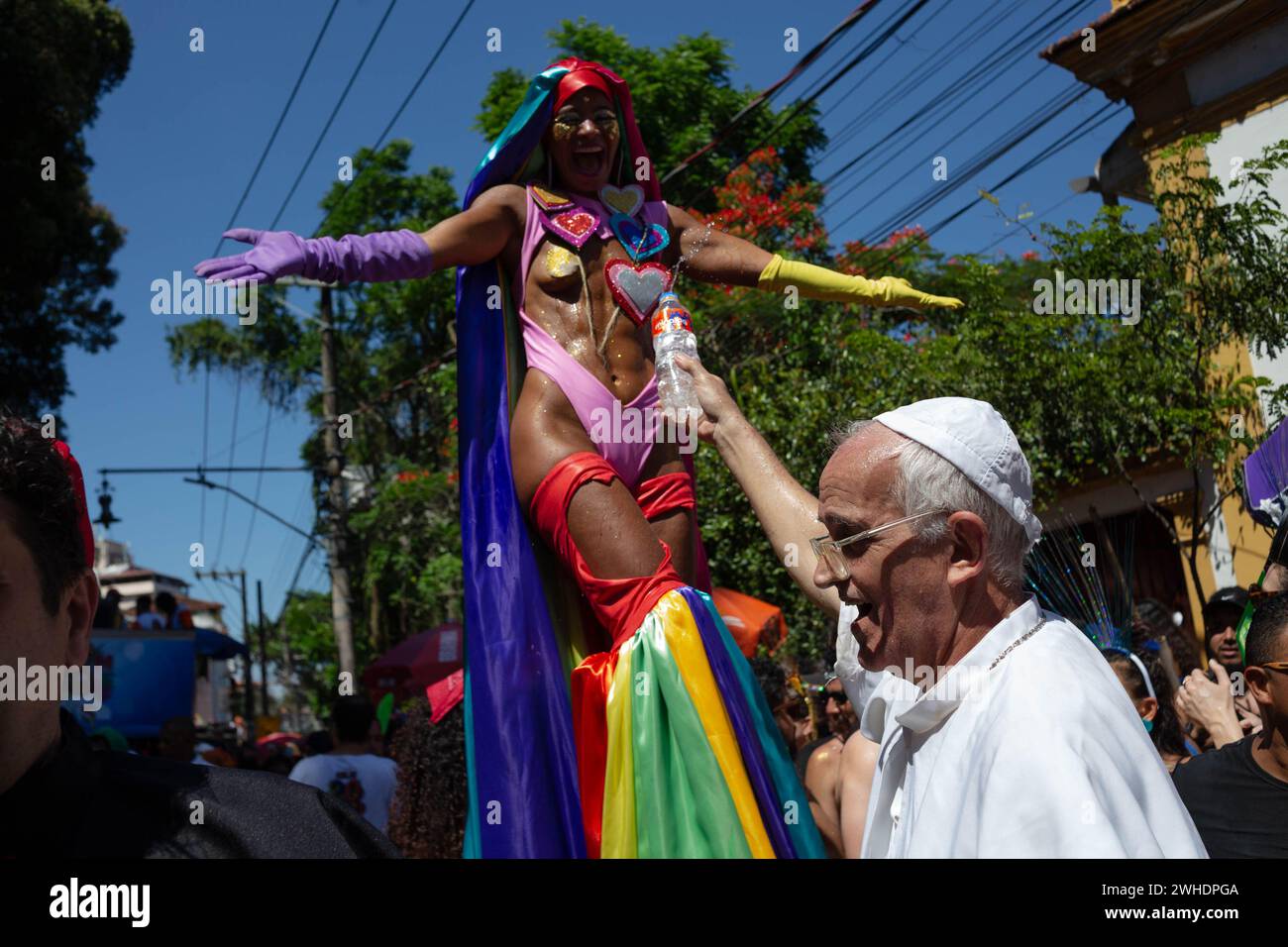 Rio De Janeiro Brazil 09th Feb 2024 The Traditional Bloco Das   Rio De Janeiro Brazil 09th Feb 2024 The Traditional Bloco Das Carmelitas Is Drawing Thousands Of Revelers Through The Streets Of The Santa Teresa Neighborhood In The Center Of Rio De Janeiro Brazil On February 9 2024 During Its First Carnival Parade Of The Year Photo By Aline Ribeiro Alcantarathenews2nurphoto Credit Nurphoto Srlalamy Live News 2WHDPGA 