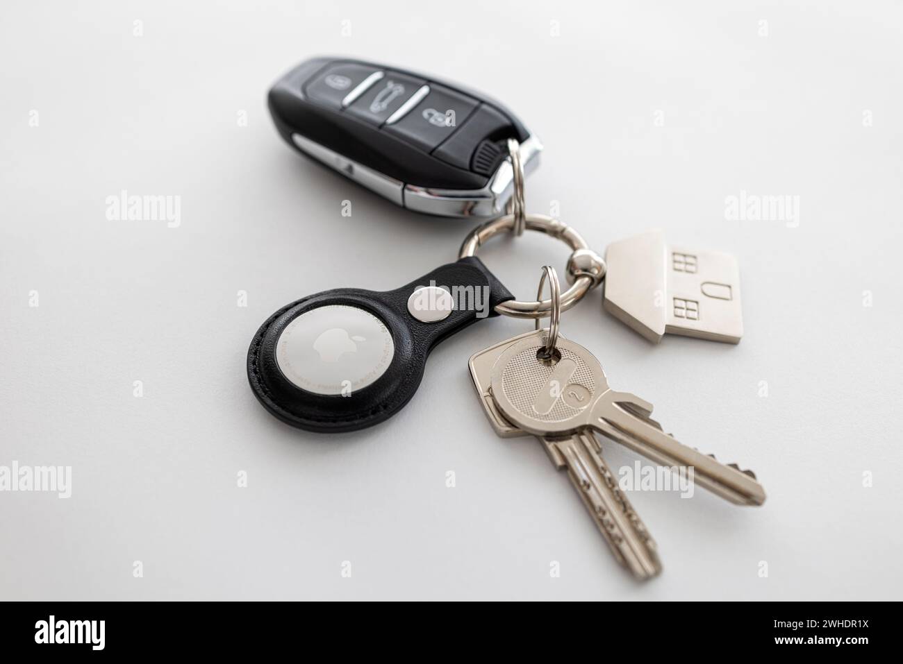 Keychain with metal key fob house, Apple AirTag, car key, symbol image